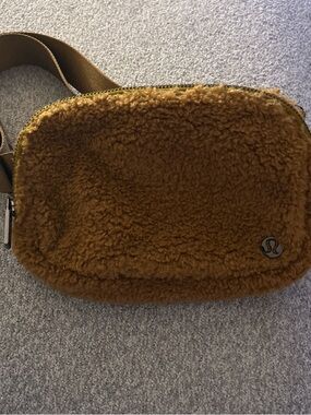 lululemon burnt caramel fleece belt bag Everywhere 1L (Burnt Caramel) : Buy Online at Best Price in KSA  Lululemon Everywhere Belt Bag